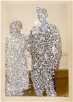 Homme en uniforme tenant le bras d'une femme